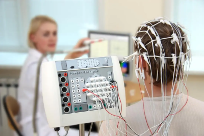  EEG-Gerät im Einsatz